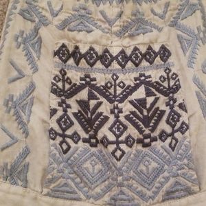 Linen overalls with embroidery.